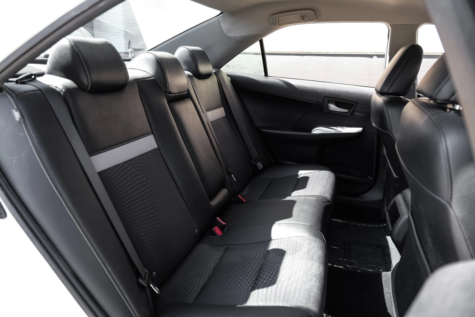 Used 2014 Toyota Camry SE FWD image 33