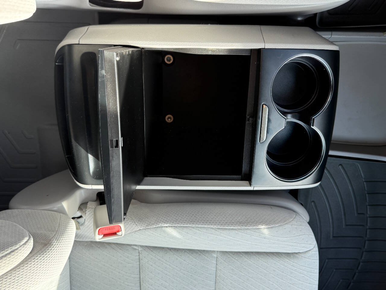 Used 2017 Toyota Sienna LE FWD image 35
