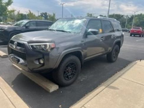Used 2017 Toyota 4Runner SR5 AWD/4WD image 1
