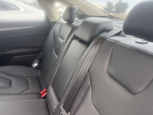 Used 2019 Ford Fusion Titanium image 11