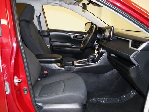 Used 2021 Toyota RAV4 LE image 18