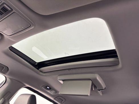 Used 2023 Honda Odyssey Touring image 11