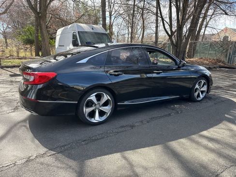 Used 2018 Honda Accord Touring image 18