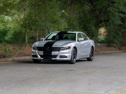 Used 2021 Dodge Charger SXT w/ Leather Interior Group RWD image 42