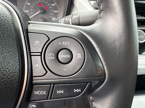 Certified 2025 Toyota Corolla SE image 32