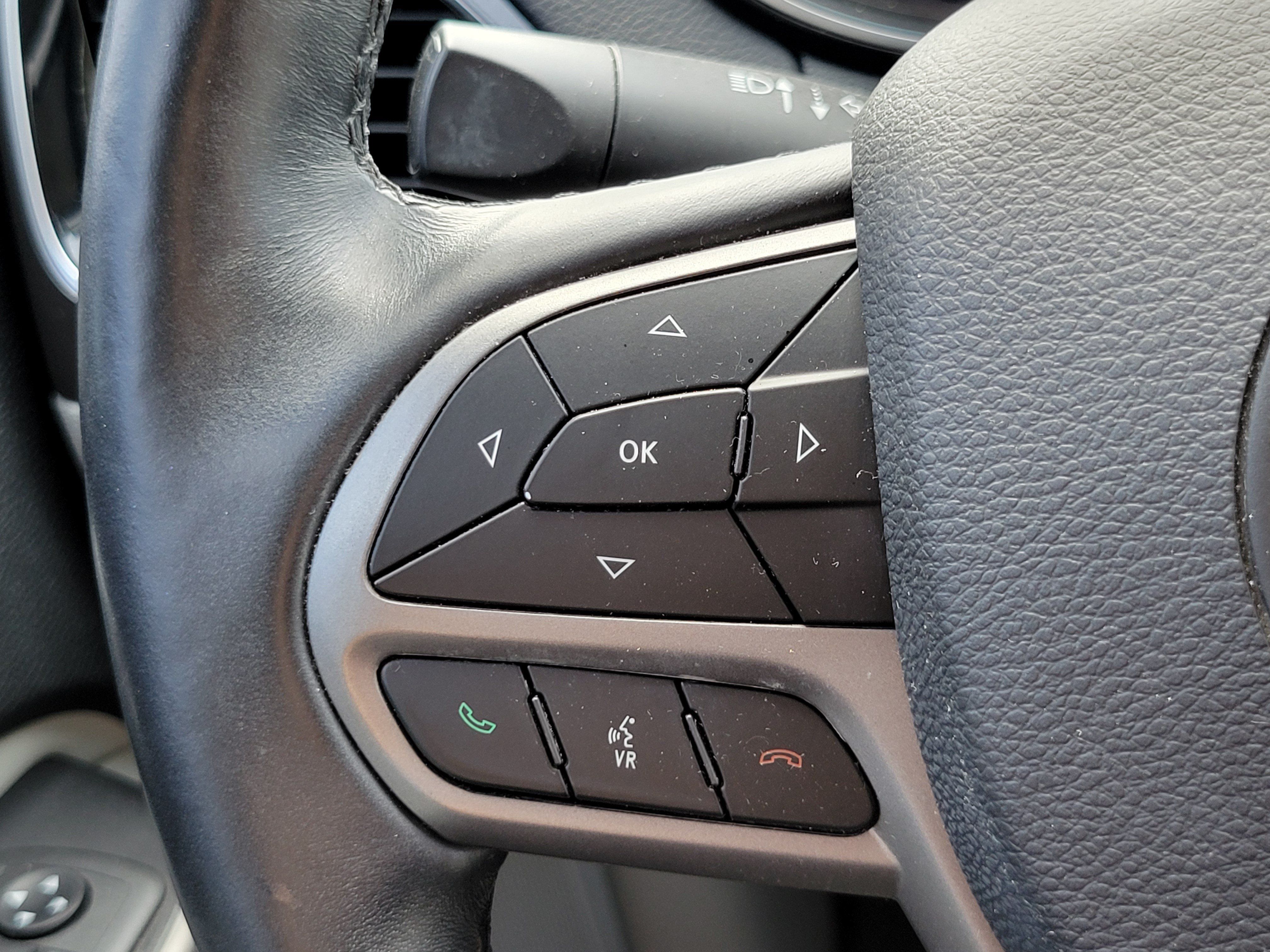 Used 2019 Jeep Cherokee Limited FWD image 11