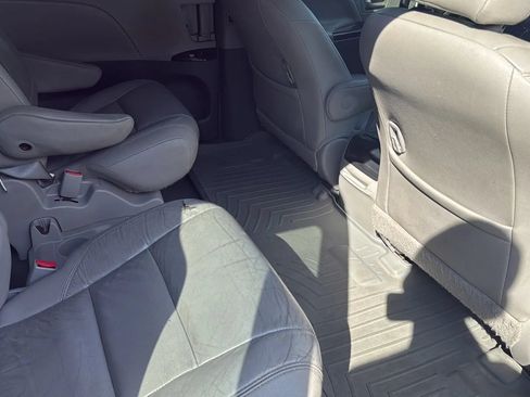 Used 2015 Toyota Sienna XLE w/ XLE Navigation Package FWD image 14