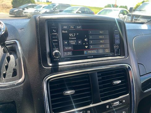Used 2017 Dodge Grand Caravan SXT FWD image 25