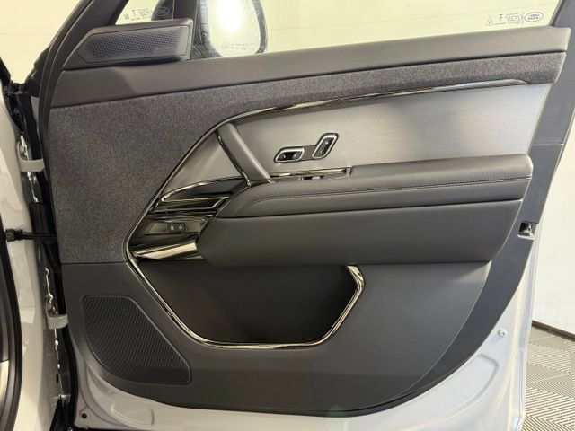 New 2026 Land Rover Range Rover Sport SE AWD/4WD image 17