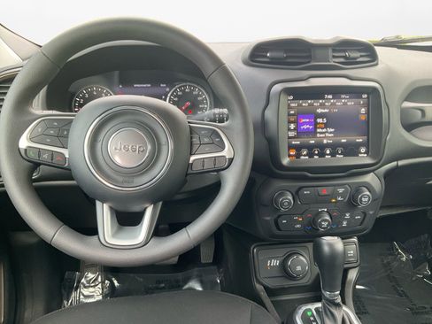 Used 2023 Jeep Renegade Latitude AWD/4WD image 10