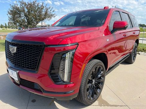 Used 2026 Cadillac Escalade Platinum Sport w/ LPO, ONYX Package AWD/4WD image 4