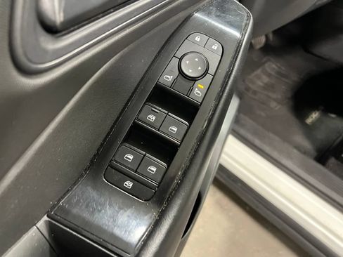 Used 2024 Nissan Rogue S FWD image 19
