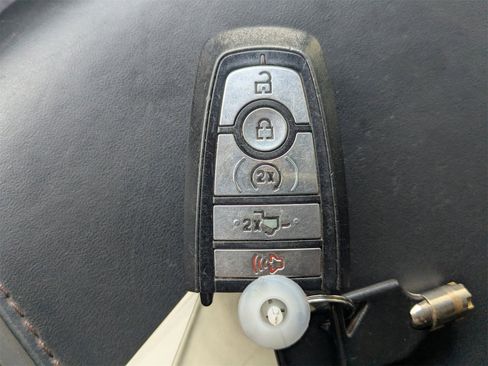 Used 2022 Ford F450 Platinum w/ FX4 Off-Road Package image 35