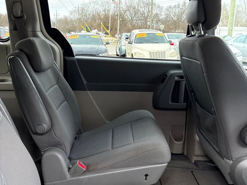 Used 2010 Chrysler Town & Country Touring image 12