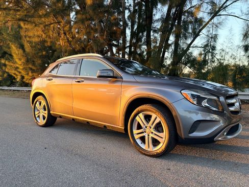 Used 2016 Mercedes-Benz GLA 250 4MATIC w/ Premium Package image 10