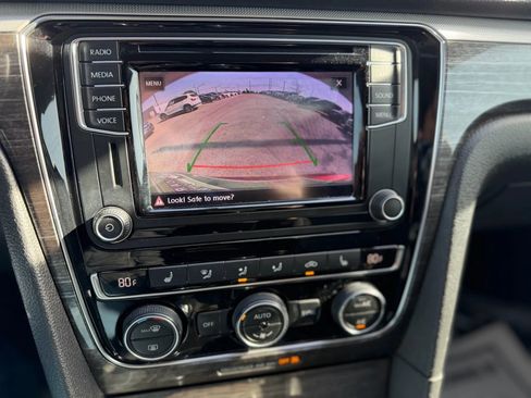 Used 2018 Volkswagen Passat 2.0T SE image 14