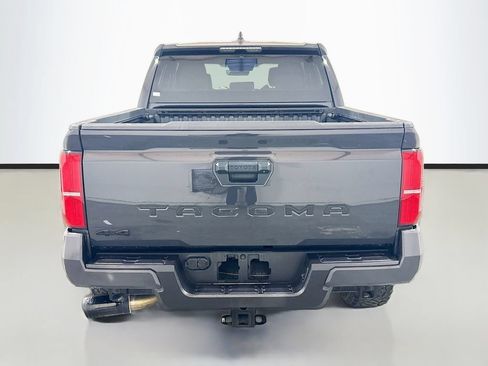 Used 2025 Toyota Tacoma SR5 AWD/4WD image 5