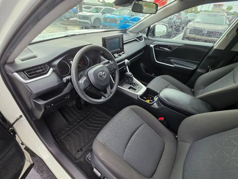 Used 2022 Toyota RAV4 XLE w/ Convenience Package FWD image 14