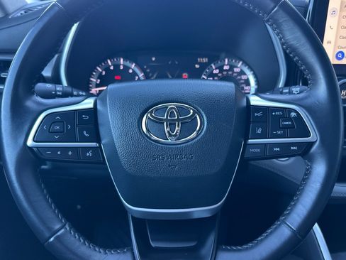 Used 2023 Toyota Highlander XLE FWD image 24