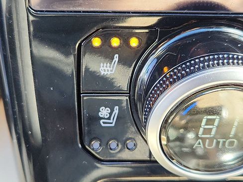 Used 2024 Toyota Highlander Limited image 24