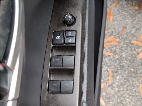 Used 2021 Toyota Camry SE image 12