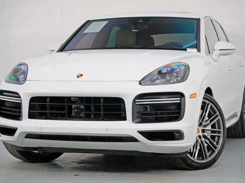Used 2019 Porsche Cayenne Turbo image 3