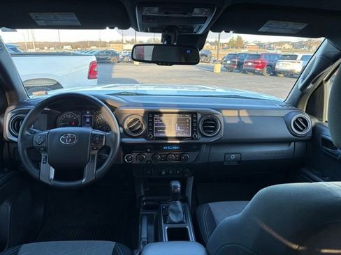 Used 2023 Toyota Tacoma TRD Off-Road image 14