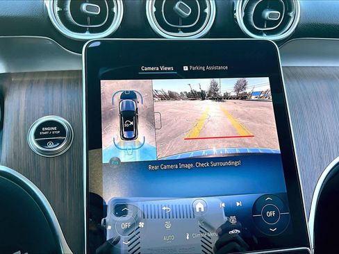 Used 2025 Mercedes-Benz GLC 300 4MATIC image 27