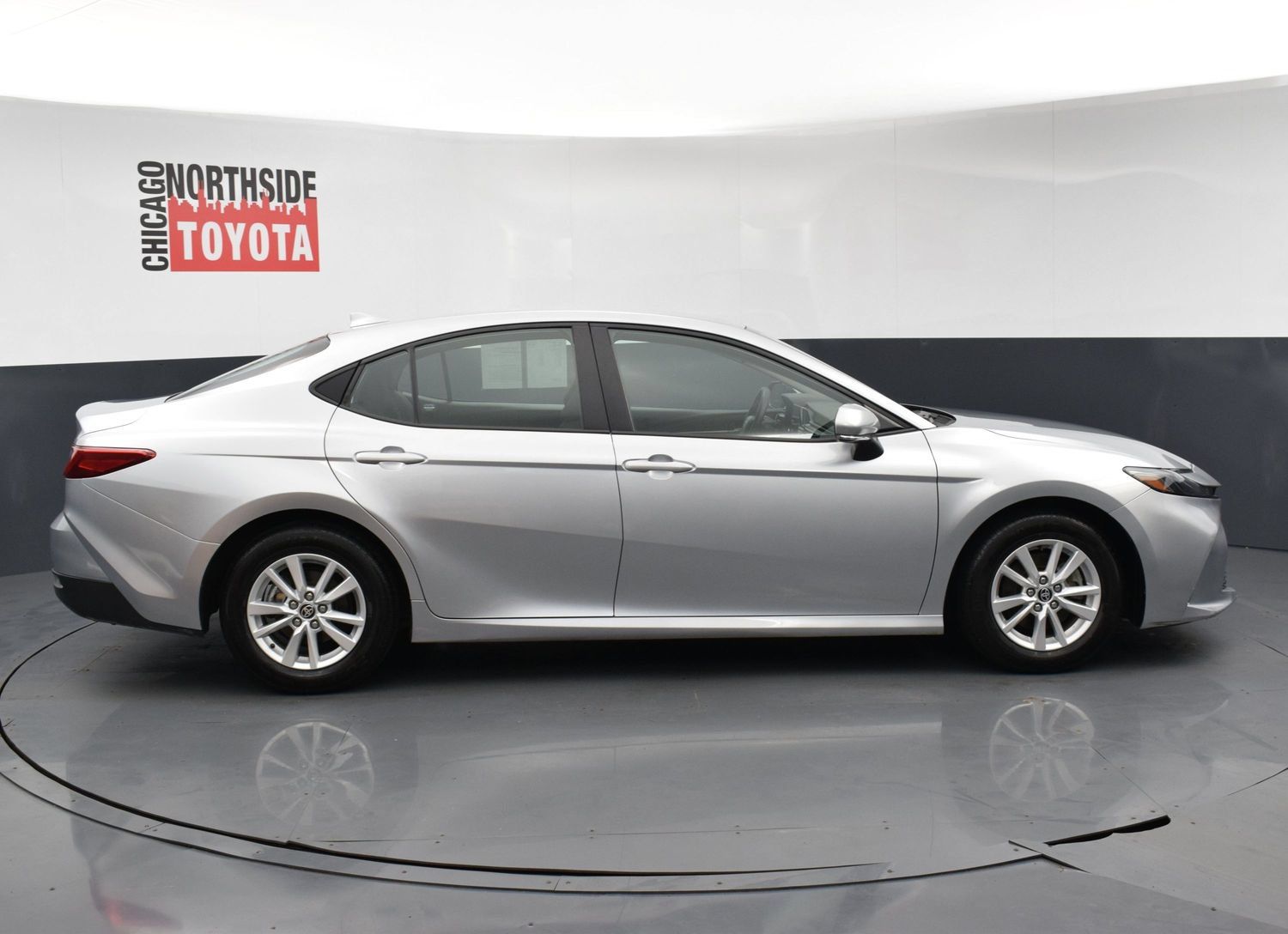 Used 2025 Toyota Camry LE FWD image 5