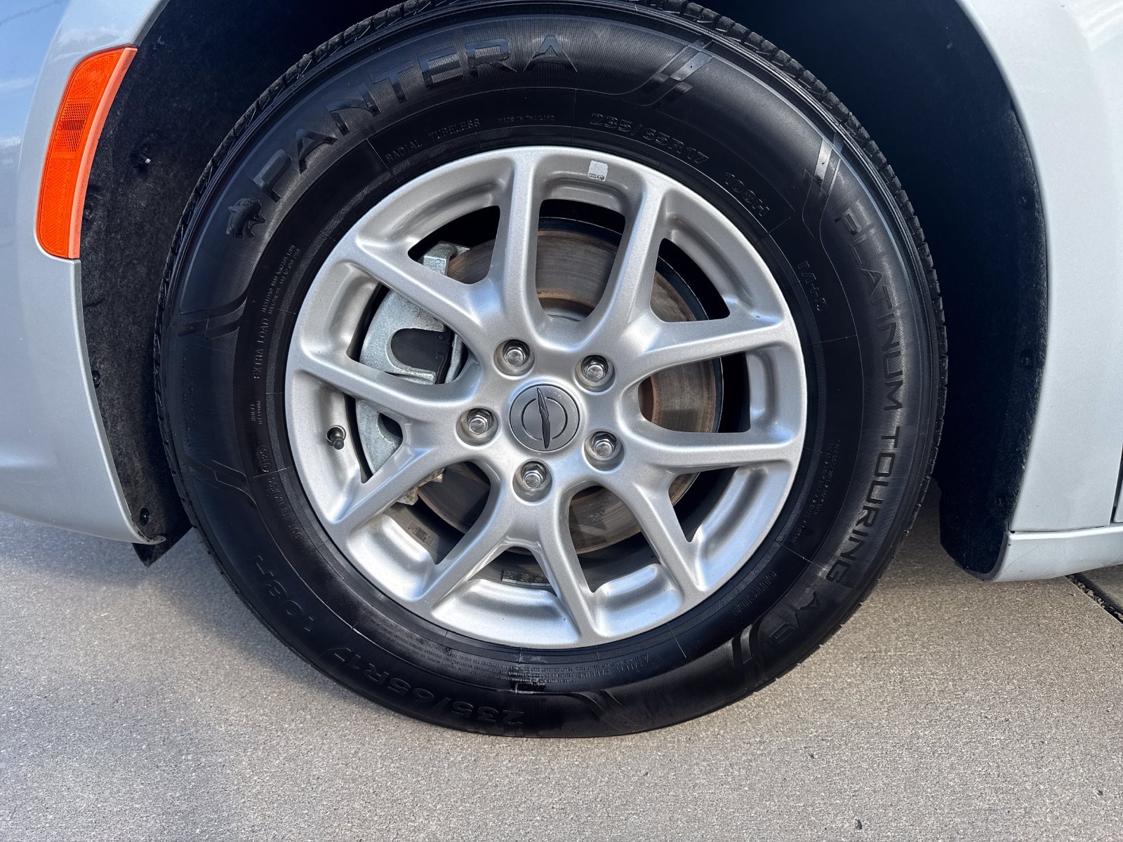 Used 2024 Chrysler Pacifica Touring-L FWD image 28
