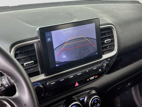 Used 2024 Hyundai Venue SEL FWD image 13