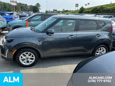 Used 2025 Kia Soul LX w/ LX Technology Package FWD image 12