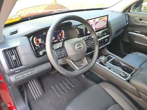Used 2026 Nissan Pathfinder SL w/ SL Premium Package (P04) AWD/4WD image 12