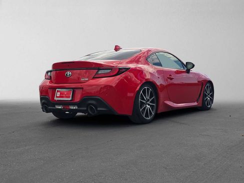 Used 2023 Toyota GR86 w/ ALL Weather Mat Package (TMS) RWD image 3