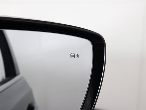 Used 2024 Buick Enclave Premium image 26