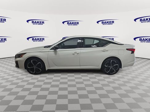 Used 2023 Nissan Altima 2.5 SR AWD/4WD image 8