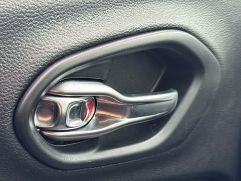 Used 2022 Jeep Cherokee Latitude Lux image 24