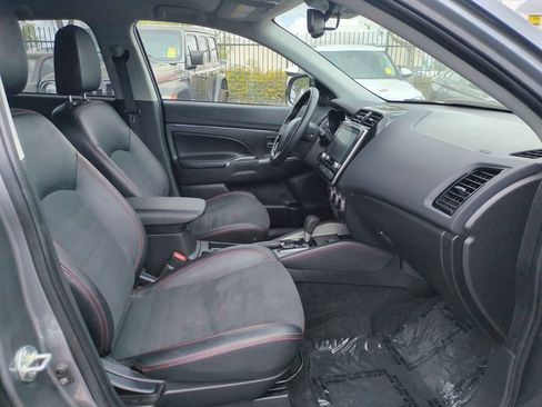 Used 2025 Mitsubishi Outlander Sport SE AWD/4WD image 29