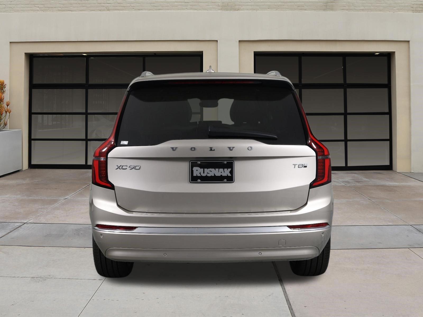 New 2026 Volvo XC90 T8 Plus w/ Protection Package Premier AWD/4WD image 4