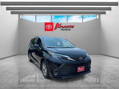 New 2026 Toyota Sienna XLE FWD image 4