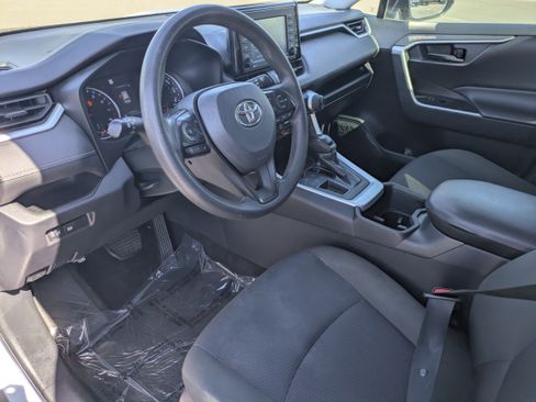 Used 2022 Toyota RAV4 LE w/ Carpet Mat Package (TMS) FWD image 24