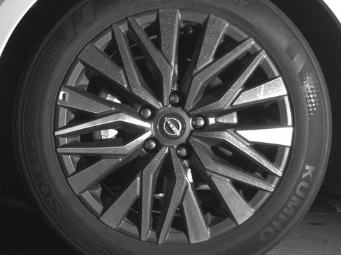 Used 2025 Nissan Altima 2.5 SV FWD image 12