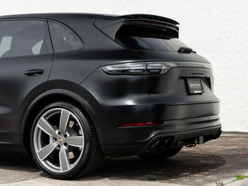 Used 2023 Porsche Cayenne Turbo AWD/4WD image 16