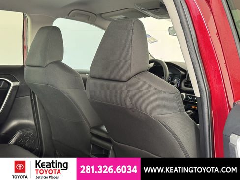Used 2021 Toyota RAV4 LE FWD image 19