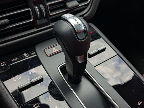 Used 2025 Porsche Macan image 20