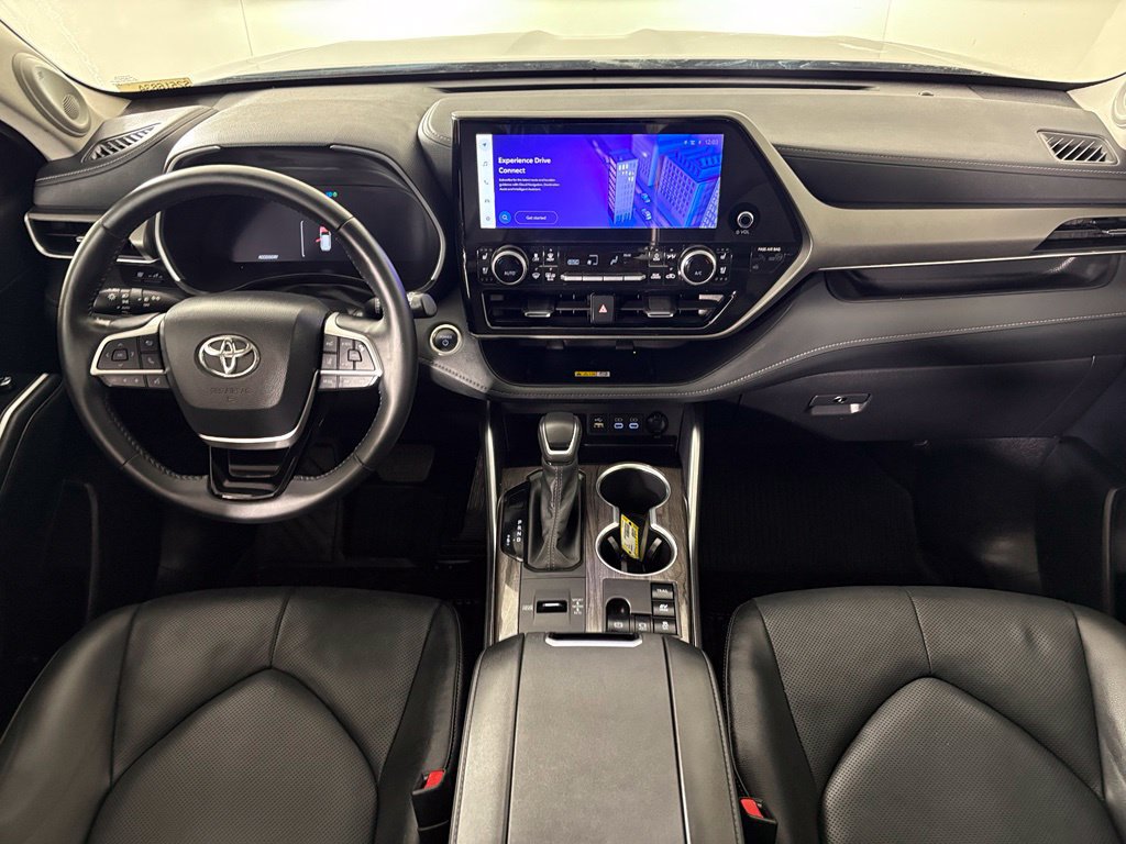 Used 2024 Toyota Highlander Limited AWD/4WD image 33