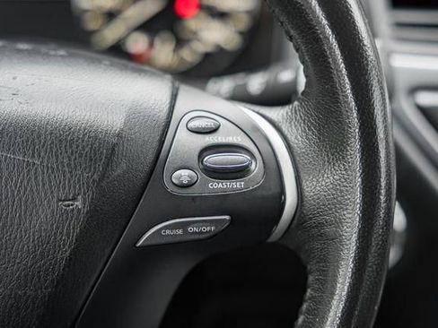 Used 2018 Nissan Pathfinder SL w/ Cargo Package image 29