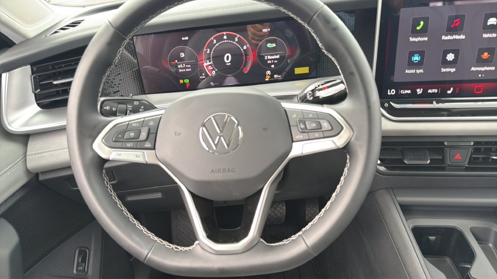 New 2026 Volkswagen Tiguan SE FWD image 14