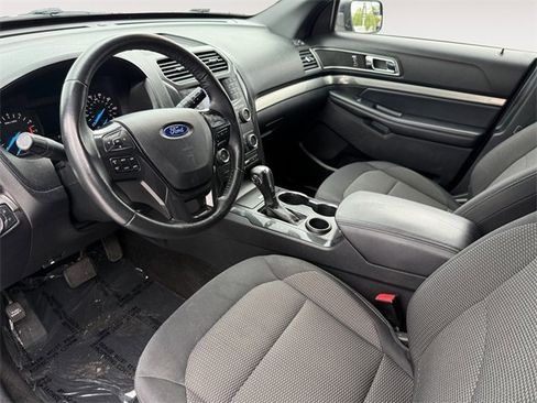 Used 2019 Ford Explorer XLT image 14