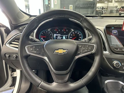 Used 2018 Chevrolet Malibu LT FWD image 17